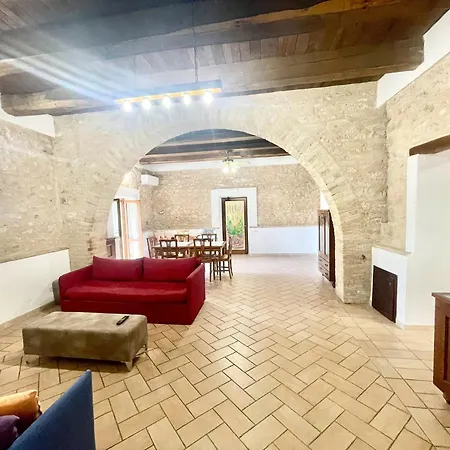 Italy At Its Best With A Unique That Sleeps 16 With Child Activity Park וילה